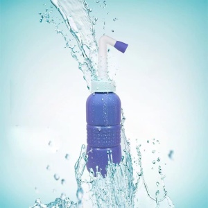 Bideu Portabil pentru Igiena Intima, Flippy, pentru Postpartum/ Postoperator, 450 mL, cu Capac si Husa Galbena, 29.5x7 cm, Culoare Recipient Mov - Img 15