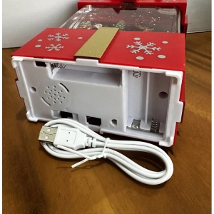 Decoratiune Craciun, Tip Cutie de Cadou, Figurine Mos Craciun cu Sania, 3 Moduri, Functie Muzicala, Zapada in Miscare, Functioneaza Cu Baterii ( 3 x AA neincluse), Cablu USB (Inclus), Model Cadou Rosu - Auriu, 13 x 9 x 19.8 cm, Alb Cald - Img 4