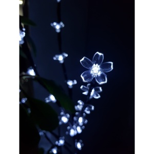 Decoratiune Luminoasa Crenguta cu Baterii 72 LED -uri Flori Alb Rece - Img 2