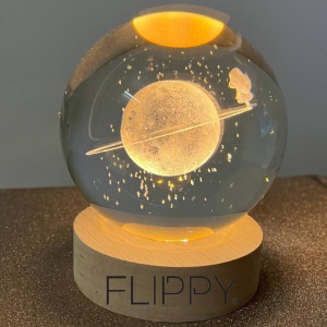 Lampa LED Decorativa, Flippy, cu Bila de Cristal cu Diametru 6cm, Model Cer Instelat 3D, Alimentare USB, Suport din Lemn, Lumina Alb Cald - Img 4