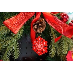 Ornament de brad fulg de nea, Flippy, rosu, lemn, 7.5 cm - Img 3