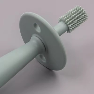 Periuta de Dinti din Silicon pentru Bebelusi, Flippy, fara BPA, 360 Grade, Bariera Anti-Inghitire, Maner Ergonomic, 12.5 x 15 cm, Turcoaz - Img 4