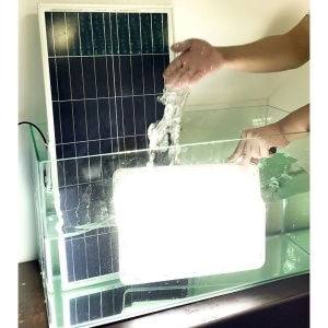 Proiector LED cu Panou Solar Flippy, Senzor de lumina Waterproof, 200W, 29x23 cm, suport U inclus, panou afisaj nivel baterie, telecomand, 220V, Design Modern, Alb - Img 3