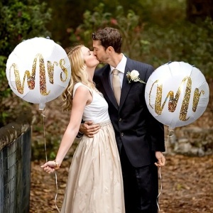 Set 12 Baloane din Folie Metalizata si din Latex, Flippy, Model Mr Mrs, Tema Nunta, Baloane Party cu Confetti, 45 cm, 30 cm, Pai inclus, Umflare cu Aer sau Heliu, Alb/Auriu - Img 6