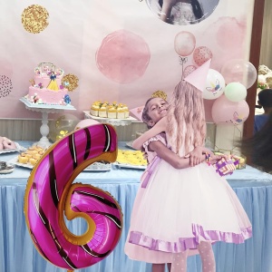 Balon din Folie Metalizata Flippy, Figurina Cifra, Imprimeu Gogosi, Tema Aniversare 100 cm, Ambalaj Individual, Pai inclus, Umflare cu Aer sau Heliu, Multicolor, Cifra 6 - Img 6