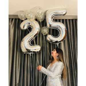 Balon din Folie Metalizata, Flippy, Figurina Cifra, Tema Aniversare 100 cm, Ambalaj Individual, Pai inclus, Umflare cu Aer sau Heliu, Argintiu, Cifra 5 - Img 5