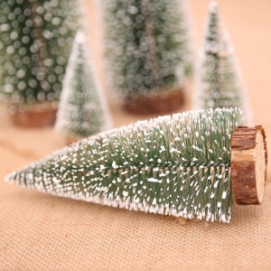 Brad artificial de craciun, tip pin inzapezit, ornament pentru masa, pe suport lemn, 35 cm inaltime - Img 3