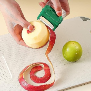 Decojitor/Curatator manual de legume si fructe, Flippy, portabil, cu magnet, doua lame, Inox, Verde, 6.7x6x1.6 cm - Img 5