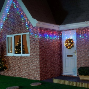 Instalatie Craciun, 5 m, 143 Led-uri ,Franjuri, Rosu / Verde/ Albastru, Flash, Transformator, Interconectabila, Prelungitor 5 m inclus, Fir Transparent, Flippy - Img 4
