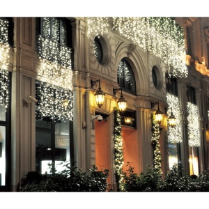Instalatie Craciun Profesionala de Exterior IP65, Tip Perdea, 27m x 2m, 5400 Led-uri Mari, Alb rece, cu flash, Alimentator 1,5 m, Interconectabila, Fir negru, Flippy - Img 7