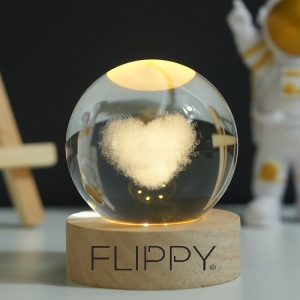 Lampa LED Decorativa, Flippy, Bila de Cristal cu Diametru 6cm, Model Inima 3D, Alimentare USB, Suport din Lemn, Lumina Alb Cald - Img 4