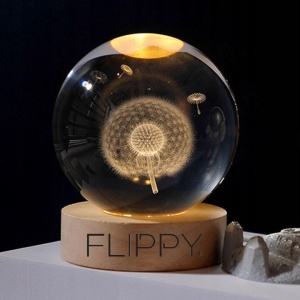 Lampa LED Decorativa, Flippy, cu Bila de Cristal cu Diametru 6cm, Model Papadie 3D, Alimentare USB, Suport din Lemn, Lumina Alb Cald - Img 3