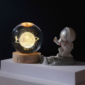 Lampa LED Decorativa, Flippy, cu Bila de Cristal cu Diametru 6cm, Model Cer Instelat 3D, Alimentare USB, Suport din Lemn, Lumina Alb Cald - Img 5