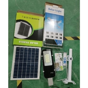 Proiector LED pentru stalp, casa, perete cu suport metalic inclus, Flippy, 38,5 cm x 14,2 cm, Rezistent la Apa IP65, cu Panou Solar, 240 COB LED, 100 W, Senzor de lumina, Timer, cu Telecomanda, intensitate reglabila, kit montaj inclus, Lumina Rece - Img 6