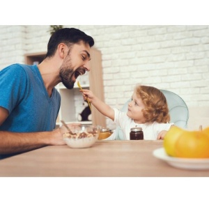 Scaun de Masa pentru Bebelusi si Copii, Flippy, cu Roti, Telescopic, Pliabil, Masuta Reglabila, Suport Picioare, Scaun cu Invelis Piele Artificiala, Centura Siguranta, Spatiu Depozitare, 97x73x65 cm, Verde - Img 7