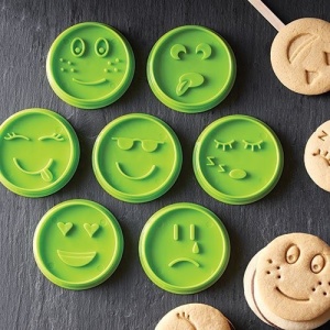 Set 7 Forme de Prajituri, Flippy, Model Emoticoane Smiley Face, Diferite Expresii, 7.7 x 1.5 cm, din PP, Verde - Img 9