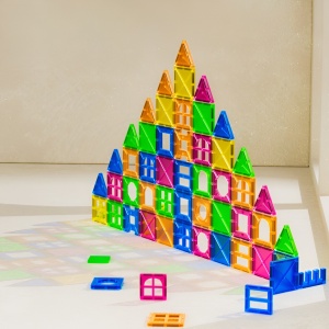 Set 88 Piese Magnetice de Constructie, Flippy, Piese 5.5 cm, Magnetic Tiles, Forme Geometrice, 3 Ani, ABS, Magnet, 27.5 x 21.5 x 17 cm, Multicolor - Img 3
