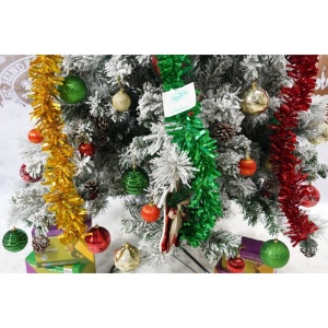 Set brad artificial de Craciun si elemente decorative, nins, decorat cu conuri pin, pentru interior/exterior, inaltime 210 cm, diametru 131 cm, 630 ramuri, Flippy, alb/verde, suport metalic inclus - Img 4