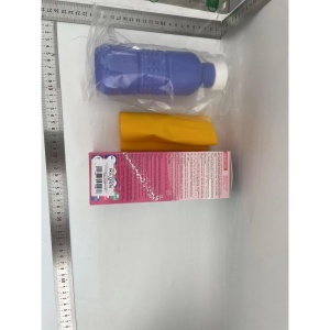 Bideu Portabil pentru Igiena Intima, Flippy, pentru Postpartum/ Postoperator, 450 mL, cu Capac si Husa Galbena, 29.5x7 cm, Culoare Recipient Mov - Img 4