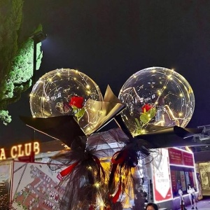 Buchet Decorativ, Flippy, Trandafir in Balon cu Lumini Led, Diametru 35 cm, 2 x Baterii AA (neincluse), Rosu/Negru - Img 3