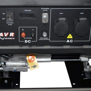 Generator De Curent Pe Benzină Rotakt ROGE3000 3.0 KW, AVR, Voltmetru, Iesire De 12V, Consum de 1,09L/oră - Img 3