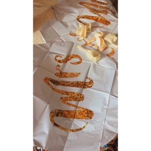 Set 12 Baloane din Folie Metalizata si din Latex, Flippy, Model Mr Mrs, Tema Nunta, Baloane Party cu Confetti, 45 cm, 30 cm, Pai inclus, Umflare cu Aer sau Heliu, Alb/Auriu - Img 8