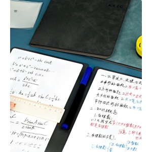 Set Agenda A5 Reutilizabila cu Pagini Tip Tabla, Agenda Pagini Albe cu Stergere Uscata, 3 Markere, 1 Burete și 1 Laveta de sters, Portabila, 24 x 16.5 cm, Coperta Piele, Albastru - Img 2