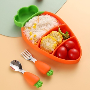Set diversificare bebelusi Flippy, din silicon, 23.5 x 12.5 cm, 1 farfurie compartimentata in forma de morcov, lingurita si furculita, pai, perie pai, fara alergeni, ventuza fixare, forma creativa, portocaliu - Img 5