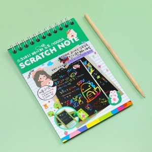 Caiet cu fise razuibile Flippy, DIY Magic Scratch, 12 File, Curcubeu, Creion din Lemn, Cartonase negre, 14.2 x 9.8 cm, Verde - Img 4