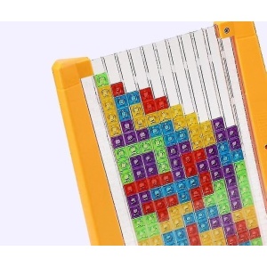 Joc de inteligenta Tetris puzzle tangram Flippy, 70 de piese multicolore, 3D, montessori, interactiv, din plastic, zar inclus, sac depozitare piese, varsta peste 6 ani, 23 x 19.8 x 5 cm, cadru galben - Img 7