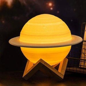 Lampa de veghe in forma de Saturn 3D Moon Light Alb Cald, alimentare baterii, stand plastic inclus, 13 cm, Flippy - Img 2
