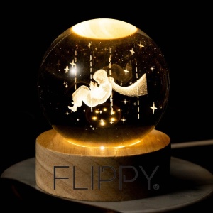 Lampa LED Decorativa, Flippy, cu Bila de Cristal cu Diametru 6cm, Model Micul Print 3D, Alimentare USB, Suport din Lemn, Lumina Alb Cald - Img 2