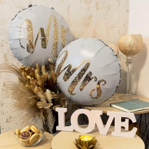 Set 12 Baloane din Folie Metalizata si din Latex, Flippy, Model Mr Mrs, Tema Nunta, Baloane Party cu Confetti, 45 cm, 30 cm, Pai inclus, Umflare cu Aer sau Heliu, Alb/Auriu - Img 9