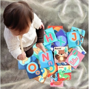 Set 26 Carduri din Panza cu Doua Fete, Flippy, Model Litere, Educational, Interactiv, Saculet Inclus, Multicolor - Img 2
