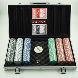 Set de Poker Complex cu 300 de jetoane Flippy, Include 2 seturi de carti, 5 zaruri, Echipat cu servieta de aluminiu cu dimensiunile 39x7x27 cm - Img 3