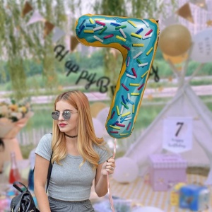 Balon din Folie Metalizata Flippy, Figurina Cifra, Imprimeu Gogosi, Tema Aniversare 100 cm, Ambalaj Individual, Pai inclus, Umflare cu Aer sau Heliu, Multicolor, Cifra 7 - Img 9
