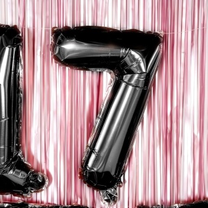 Balon din Folie Metalizata Flippy, Figurina Cifra, Tema Aniversare 40 cm, Ambalaj Individual, Pai inclus, Umflare cu Aer sau Heliu, Negru, Cifra 7 - Img 5