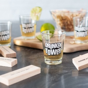 Joc de Baut Jenga Flippy, Turnul Betivului din Lemn, Piese cu Provocari, Pahare de Shot din Sticla Incluse, 19 x 7 x 20 cm - Img 5