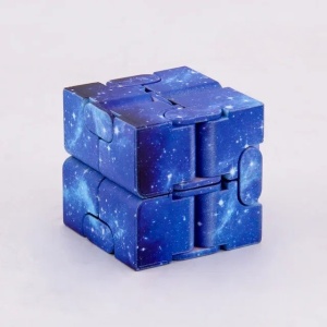 Jucarie Interactiva Antistres cu Miscari Infinite, Cub Magic, 3 ani, 4x4x4cm, Albastru - Img 4