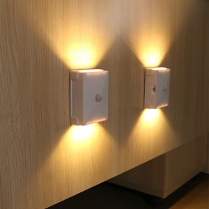 Lampa LED bidirectionala cu senzor de miscare Flippy, cu baterii, pentru dormitor, bucatarie, baie, scari, 2 LEd-uri, 8 x 10.5 cm, material ABS si PC, portabila, alb cald - Img 2