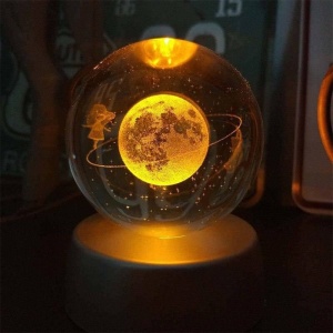 Lampa LED Decorativa, Flippy, cu Bila de Cristal cu Diametru 6cm, Model Cer Instelat 3D, Alimentare USB, Suport din Lemn, Lumina Alb Cald - Img 8