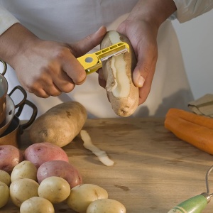 Peeler pentru Legume si Fructe, Flippy, 3.6 x 9.1 cm, Multifunctional, Curatator Pliabil, din ABS si Otel Inoxidabil, Galben - Img 5