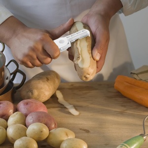 Peeler pentru Legume si Fructe, Flippy, 3.6 x 9.1 cm, Multifunctional, Curatator Pliabil, din ABS si Otel Inoxidabil, Alb - Img 5