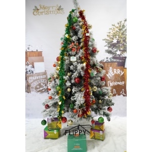 Set brad artificial de Craciun si elemente decorative, nins, decorat cu conuri pin, pentru interior/exterior, inaltime 210 cm, diametru 131 cm, 630 ramuri, Flippy, alb/verde, suport metalic inclus - Img 2
