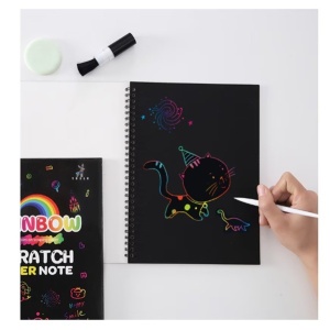 Caiet cu Foi de Hartie de Razuit, Flippy, cu Un Stilou din Bambus, pentru Desen, Curcubeu, 19 x 26 cm, Negru - Img 2