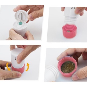 Cutie Pastile Multifunctionala, Flippy, 4 in 1, Pahar Apa, Taiere, Sfaramare, Depozitare, Compact, ABS cu Lama din Inox, Alb/Roz, 8.7x6.2x4.1 cm - Img 4