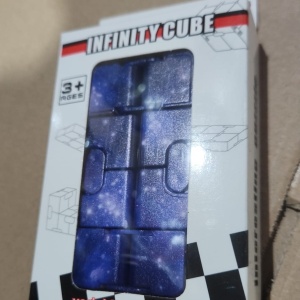 Jucarie Interactiva Antistres cu Miscari Infinite, Cub Magic, 3 ani, 4x4x4cm, Albastru - Img 5