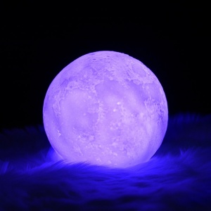 Lampa de veghe luna 3D Moon Light, lumina multicolora cu LED, 7 culori ,schimbare culoare prin atingere,, alimentare baterii, fara acumulator, stand din plastic inclus, 15 cm, Flippy - Img 2