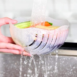 Bol Feliator pentru Salata, Flippy, Castron Multifunctional pentru Legume si Fructe, pentru Spalat si Taiat Legumele, cu Scurgere si Tocator, Ergonomic, Protectie pentru Maini, 21x18.5x11.5 cm, Roz - Img 3