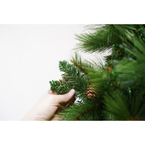 Brad artificial de Craciun, Decorat cu conuri de pin, pentru interior/exterior, inaltime 210 cm, diametru 114 cm, 1057 ramuri, Flippy, verde, suport metalic inclus - Img 3